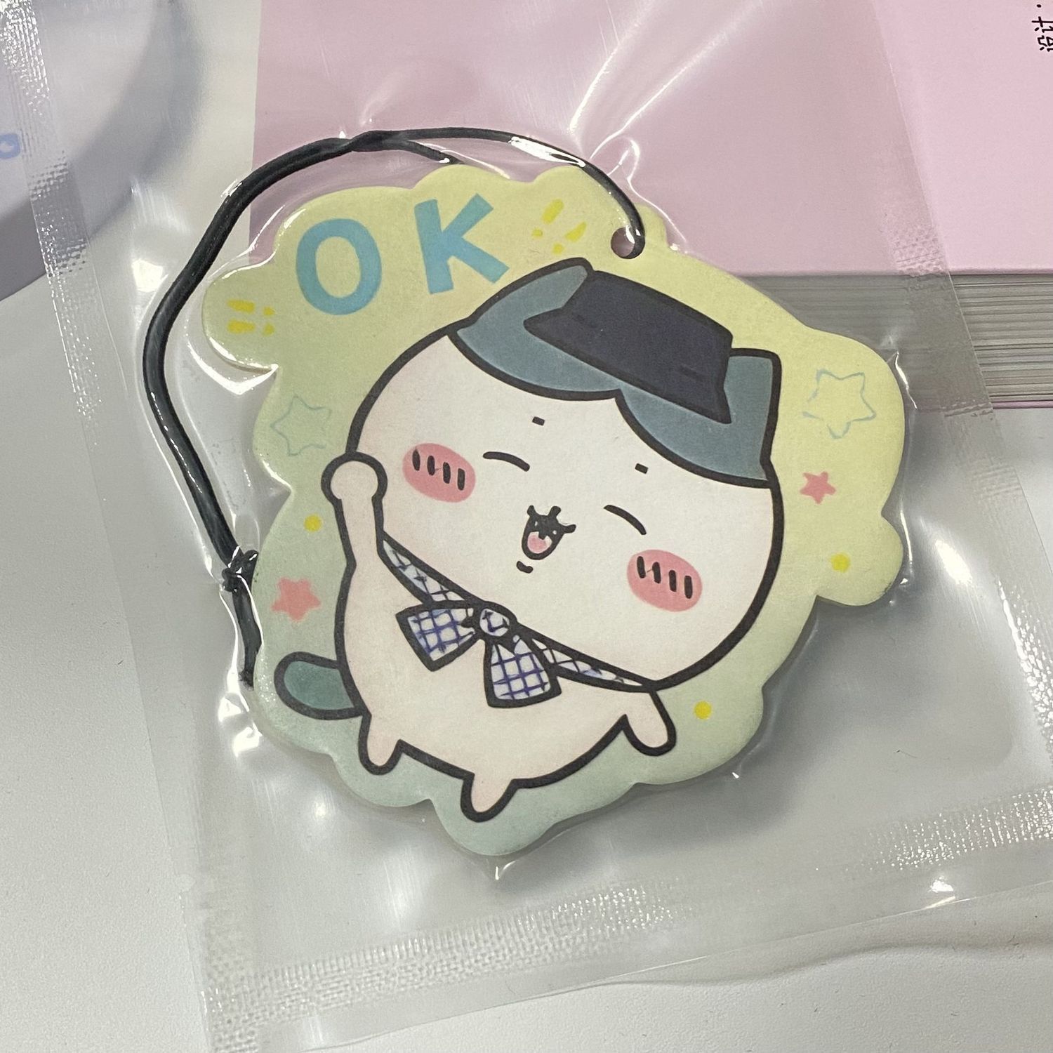 Tablet Cute Accessories - ちいかわ、はちわ、うさぎの可愛いデザインの車用芳香剤。吊り下げ式で、香りが長持ち。消臭効果あり。ちいかわシリーズ。在庫あり。